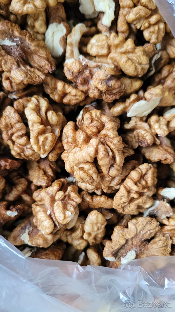 loupané vlašské ořechy
