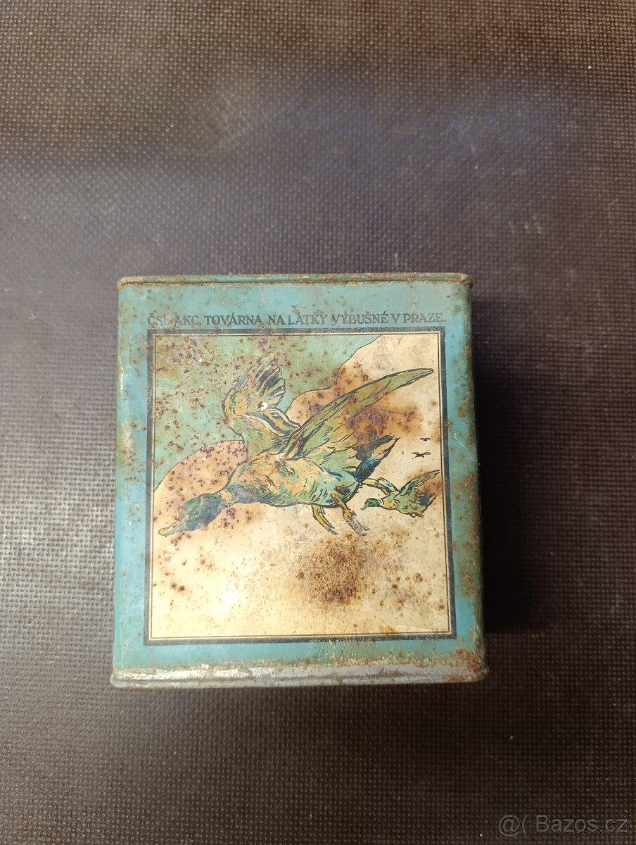 Stará plechovka od střelného prachu