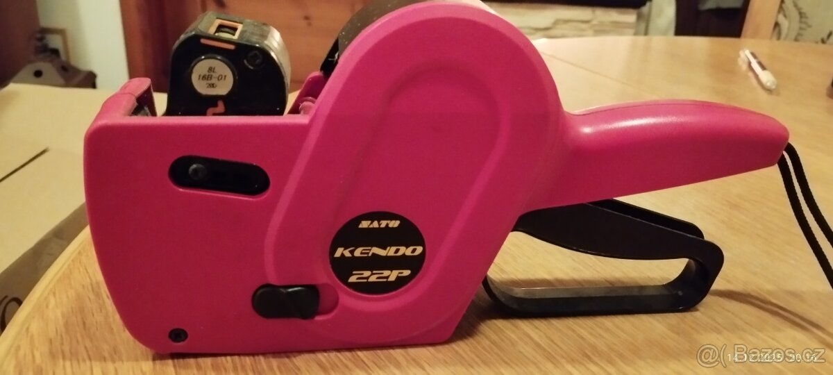 Etiketovací kleště