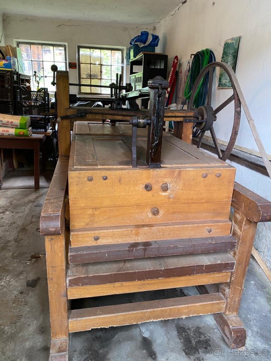 Starožitný mandl Rudolf Jung