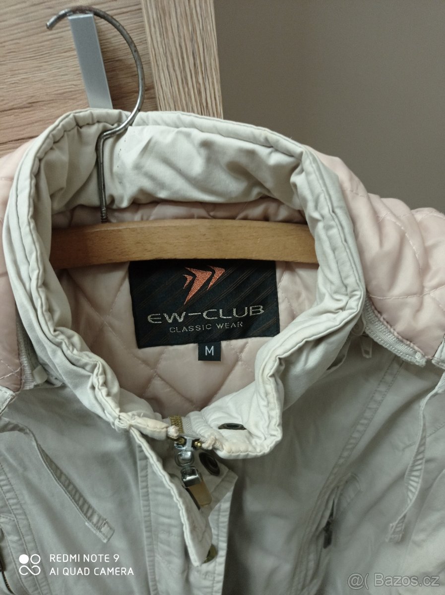 Parka s odepínací kapucí