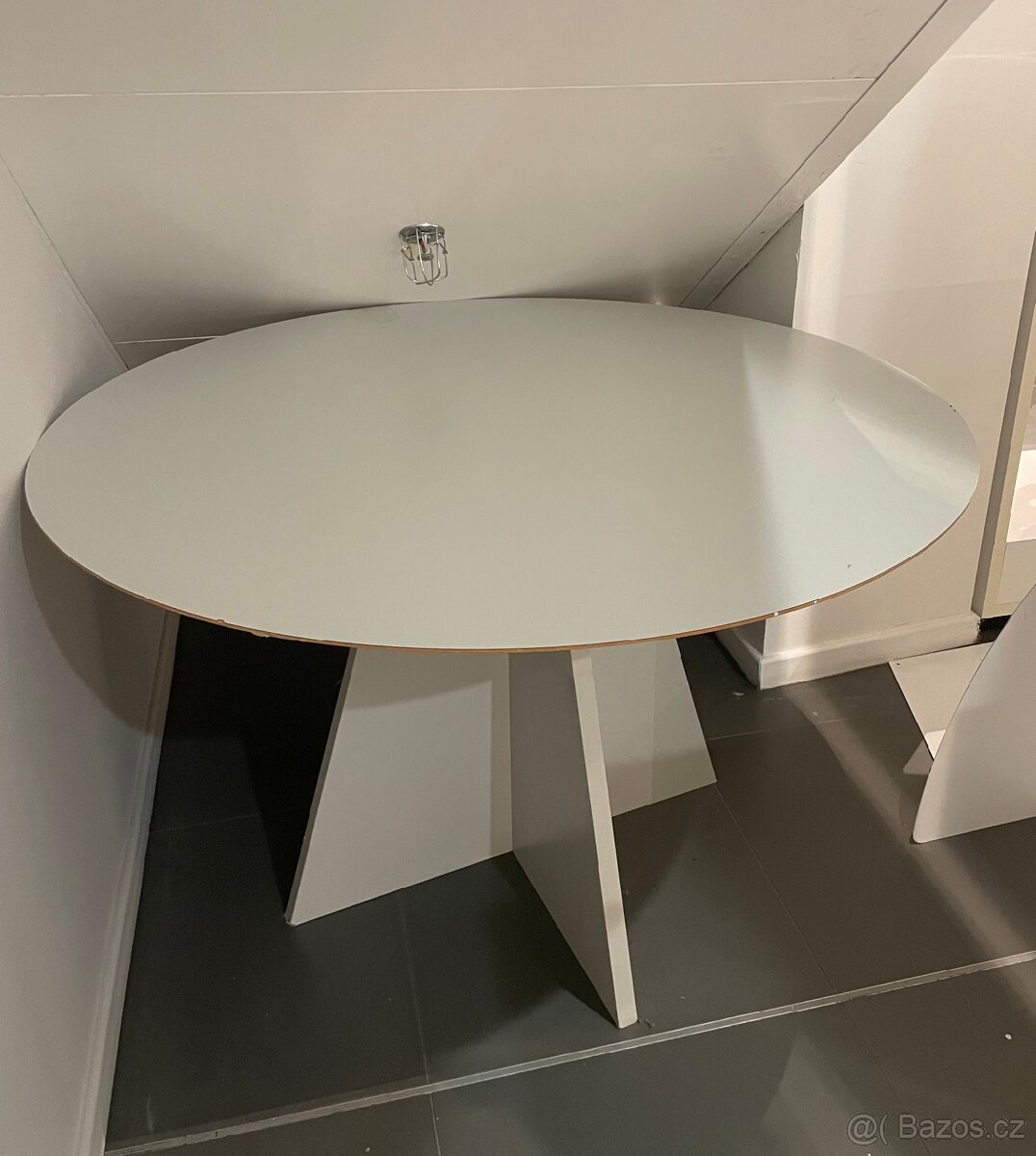 Kulatý dřevěné stůl průměr 128cm