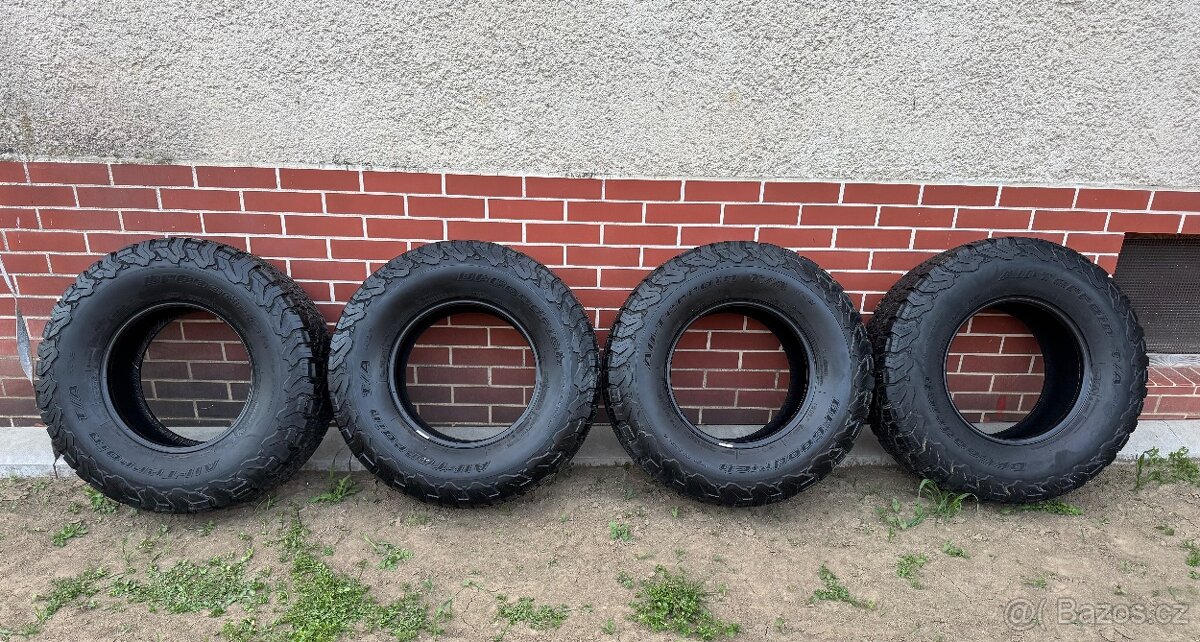 Prodám  offroad pneu 315/70 r17 315/70/17 4x4  R17 SUV