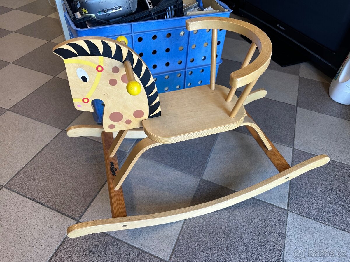 Prodám dřevěného houpacího koníka ..