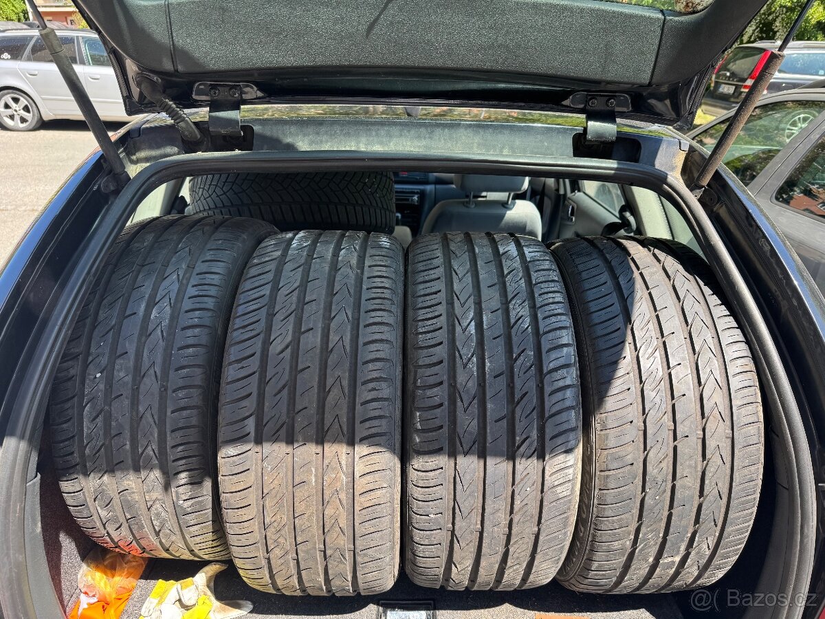 245/40R18