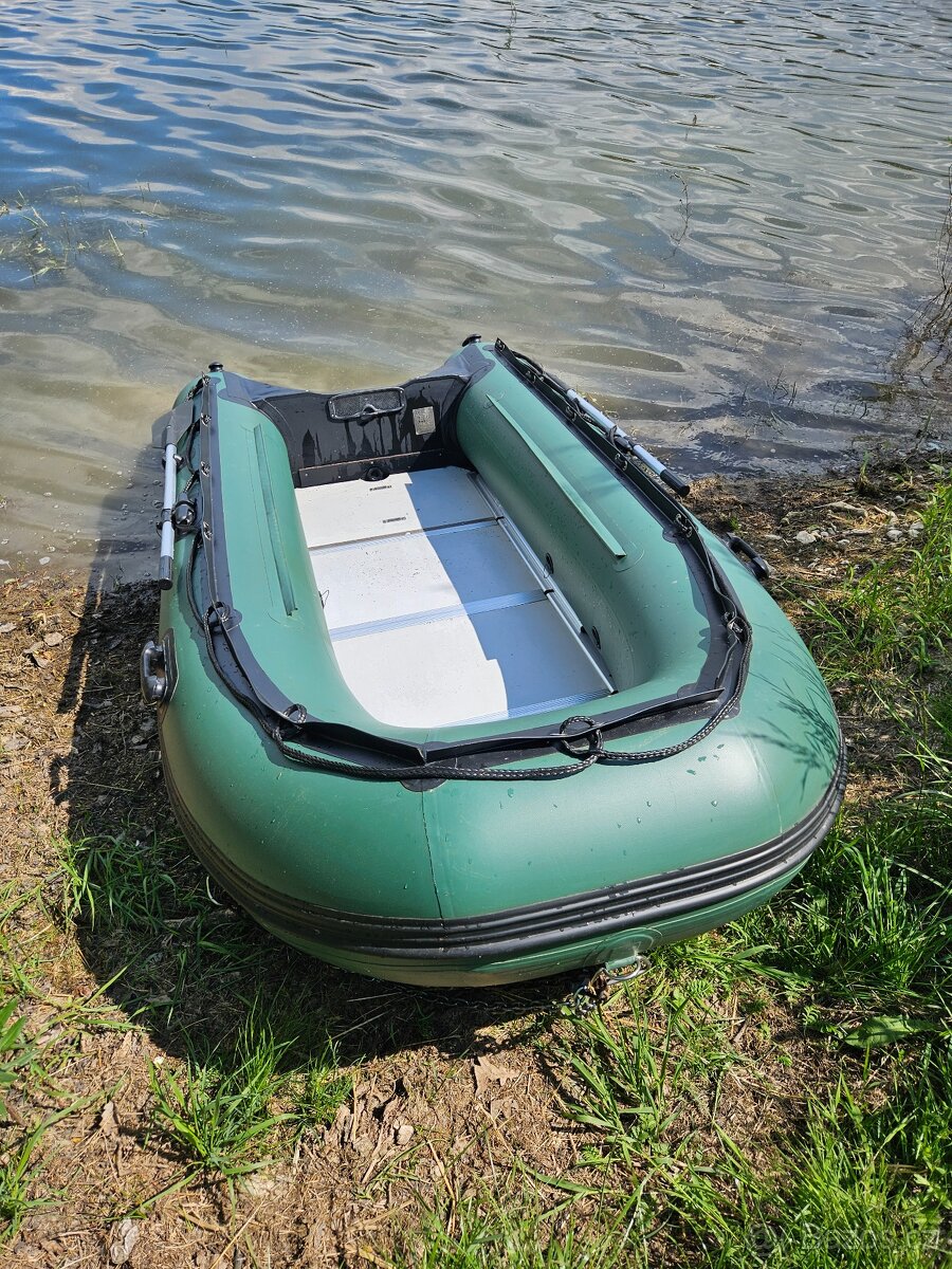 boat007 CMA320: zelené provedení