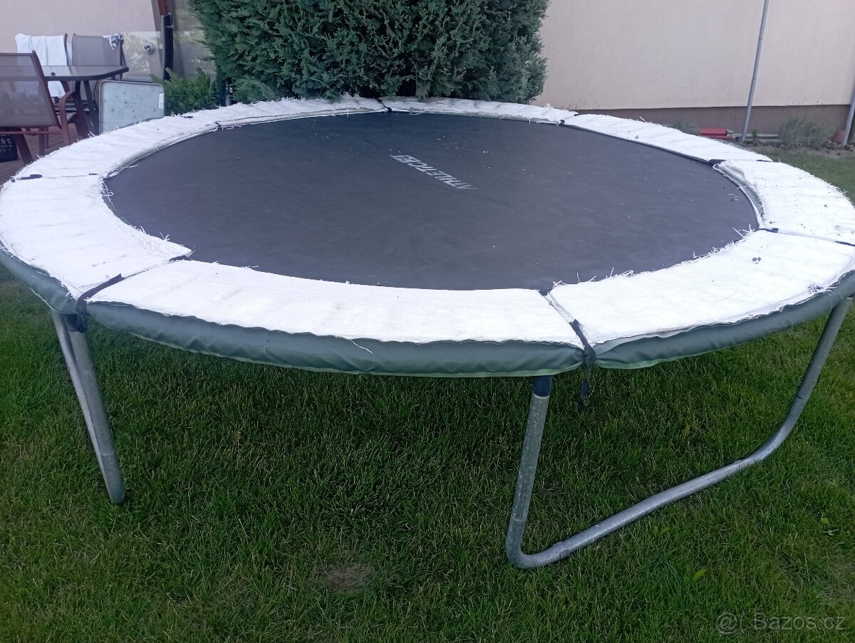 trampolína