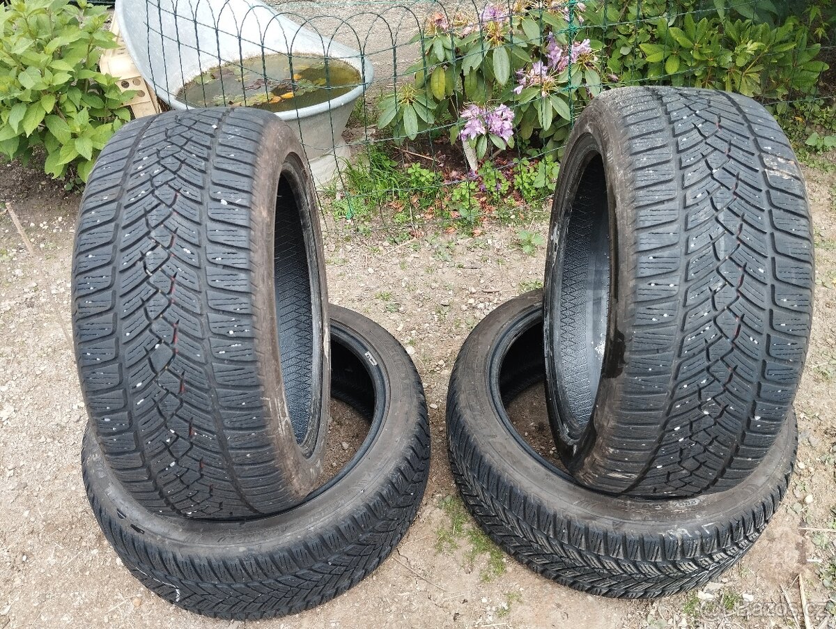 Čtyři zimni pneu 225 45 R17
