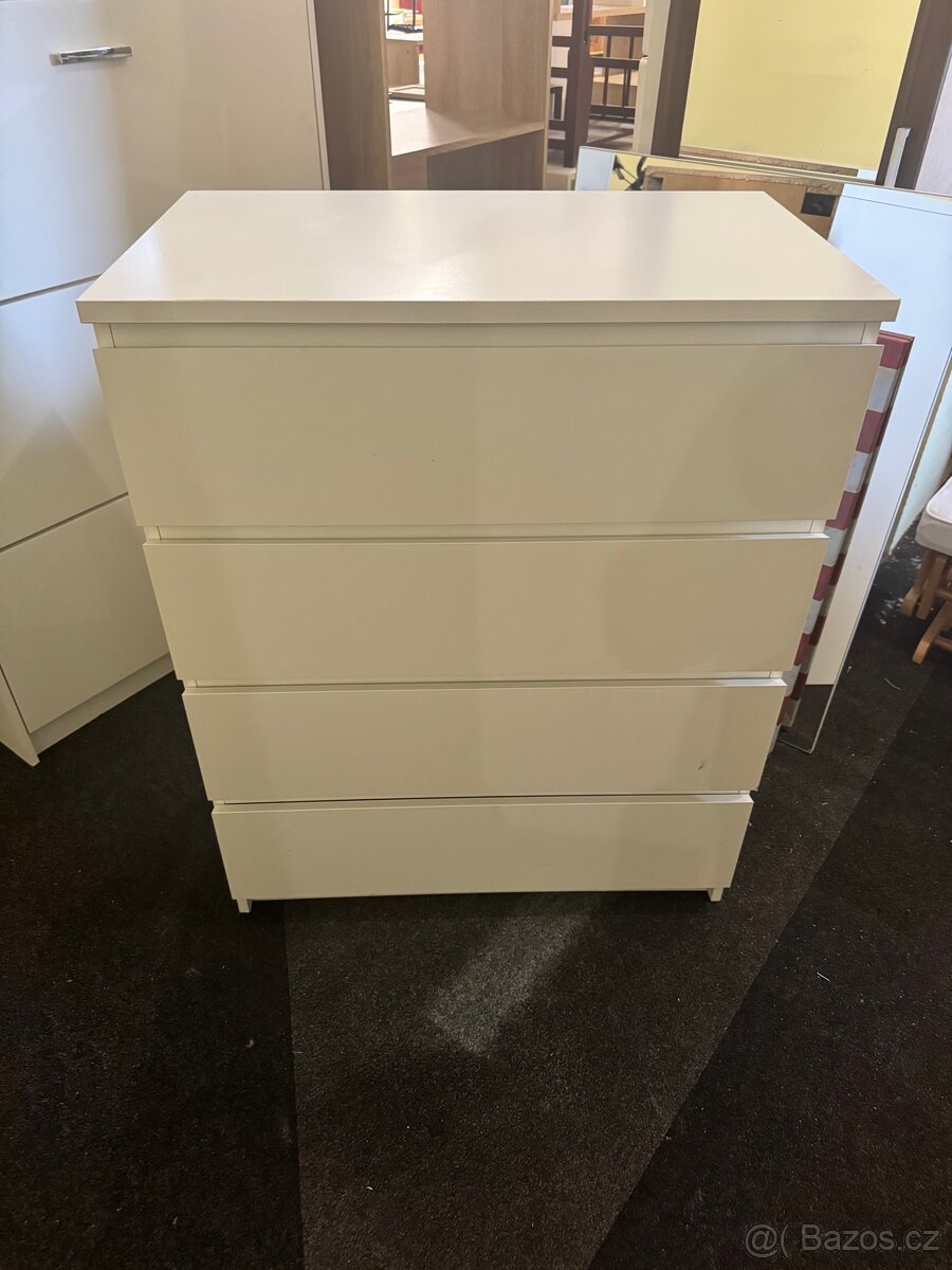 Hezká bílá 4 šuplíková komoda IKEA MALM