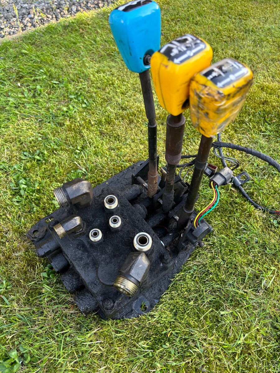 Hydraulický rozvaděč