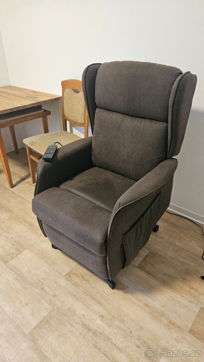 Polohovací křeslo