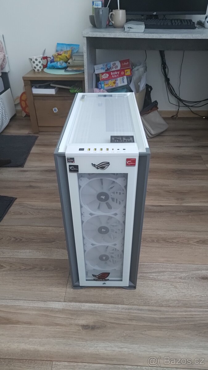 Corsair iCUE 7000X RGB bílá