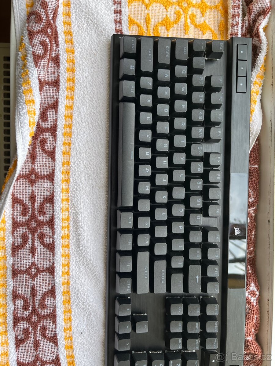 Herní klávesnice Corsair K70 RGB PRO – Cherry MX Red