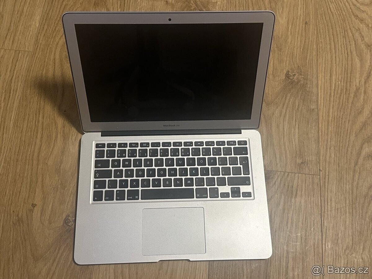 Macbook Air 13,3" I5 1.6Ghz 8 GB / 512 GB SSD CZ klávesnice