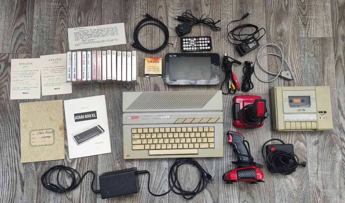 Atari 800XE funkční, hodně příslušenství a soft