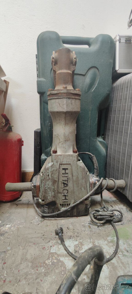 bourací kladivo HITACHI