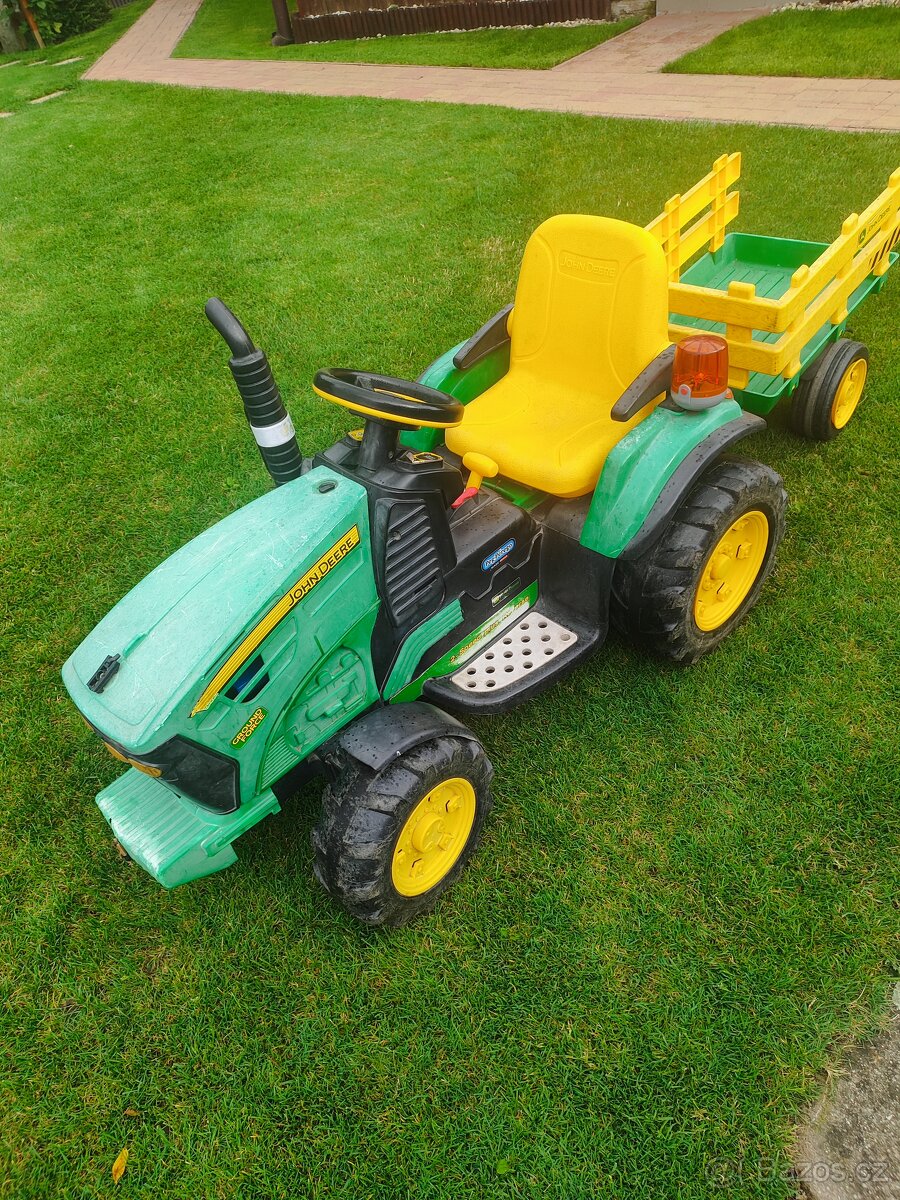 Traktor John Deere peg Pérego