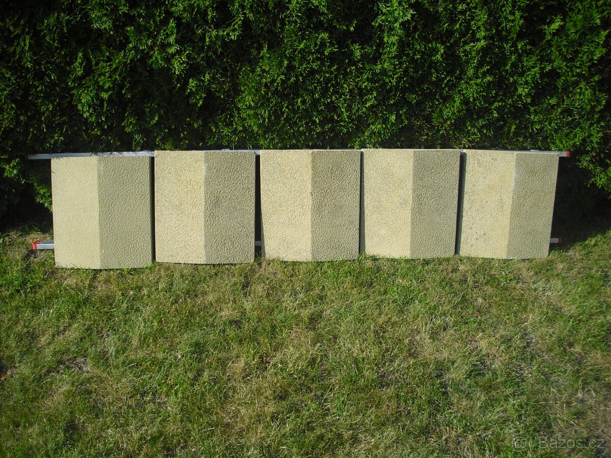 Plotové stříšky