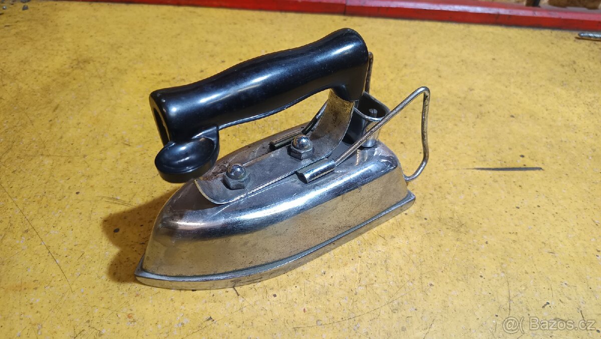 Retro žehlička REL 450W