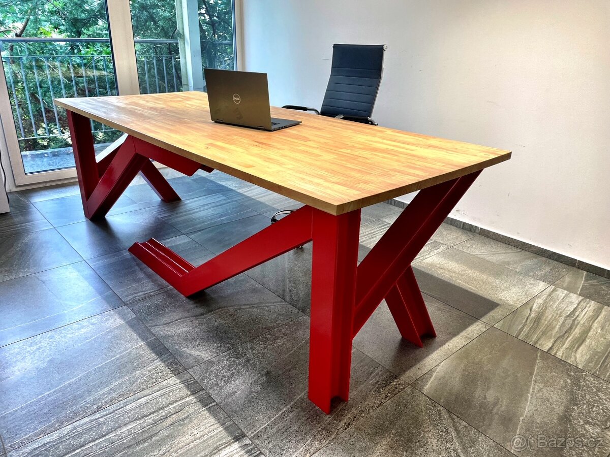 kancelářský stůl