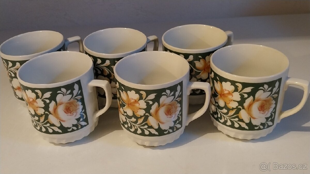 Československé hrnky, kompotové misky, šálky,džbán