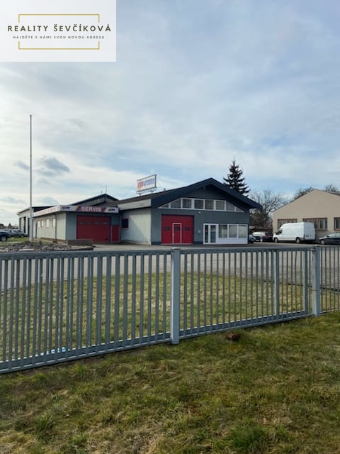 Pronájem komerčního objektu 300 m 2 + 400 m2 zpevněné plochy