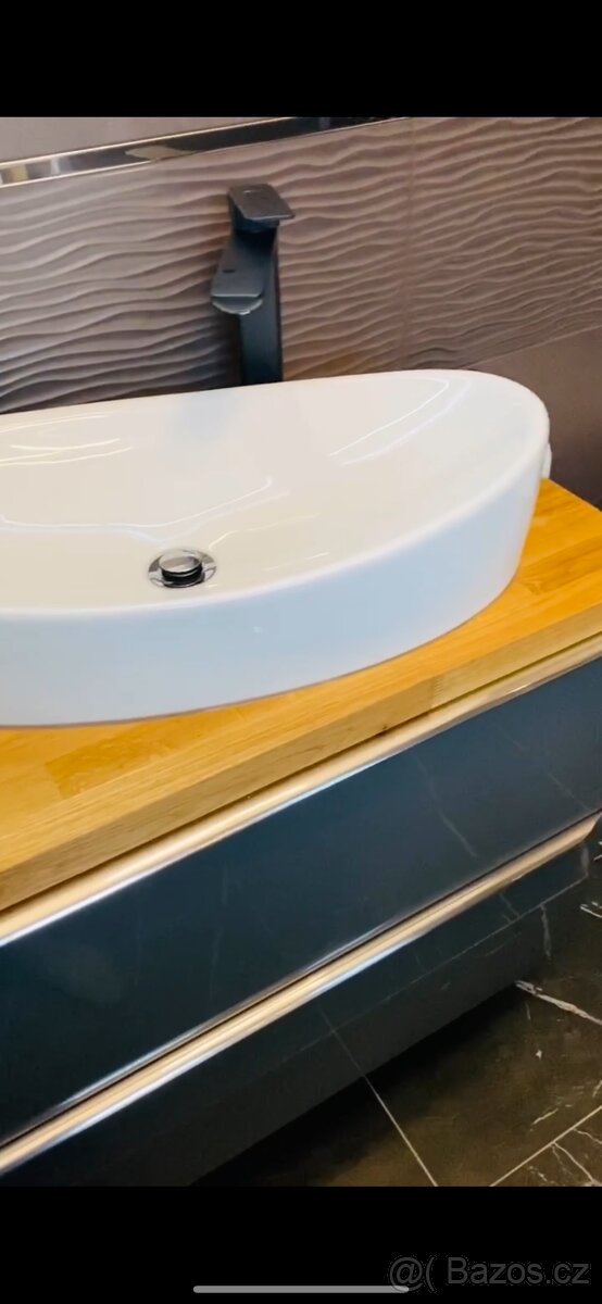 Koupelnová skříňka s umyvadlem
