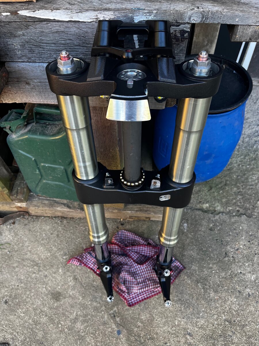 Kompletní vidlice Ducati Streetfighter 1098 + brýle