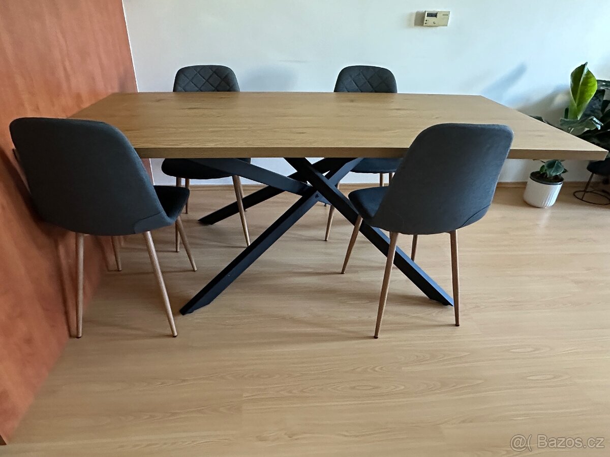 Jídelní stůl + židle