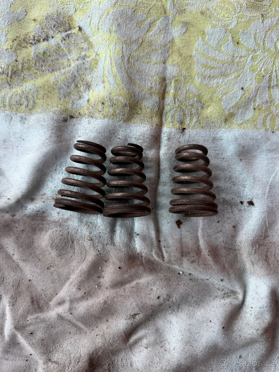 pružiny spojky - asi Jawa,Čz, NSU, DKW