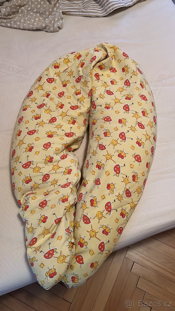 kojící polohovací polštář