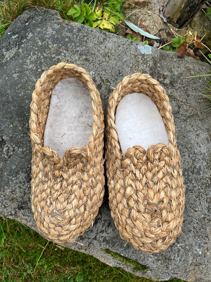 Retro slaměné boty