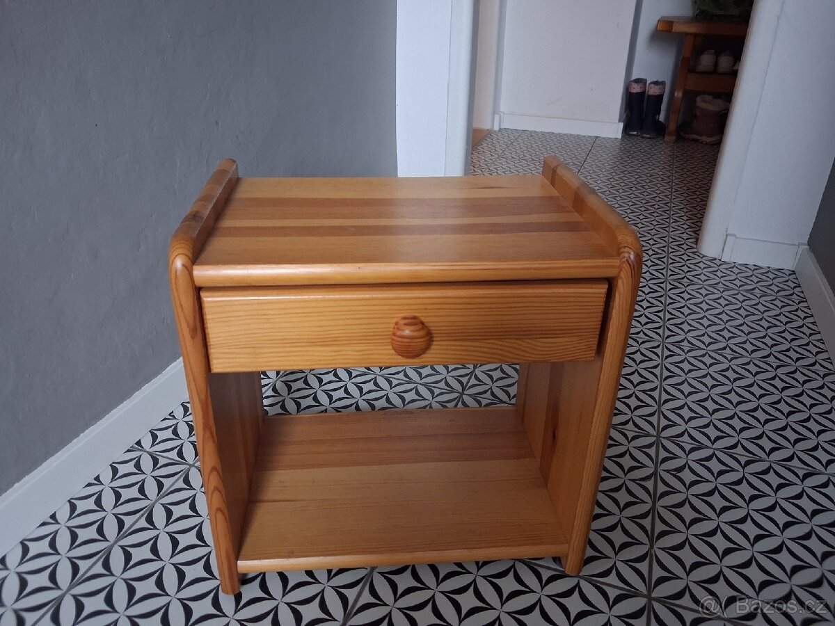 Nocni stolek