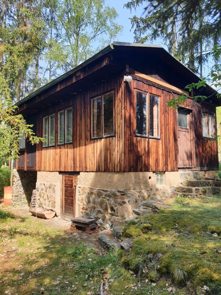 Chata na Hracholuskách - 1.řada u vody
