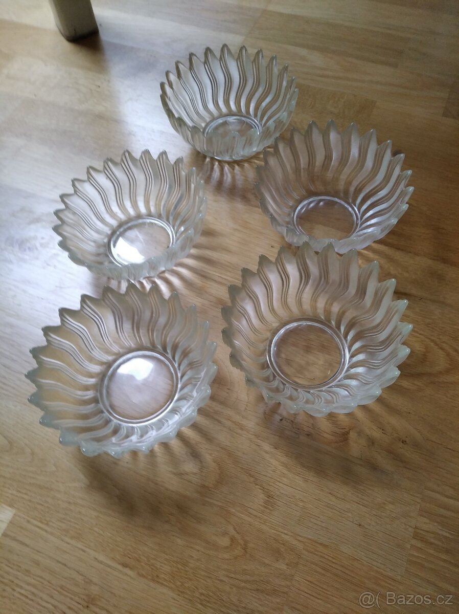 Retro sklenene misky