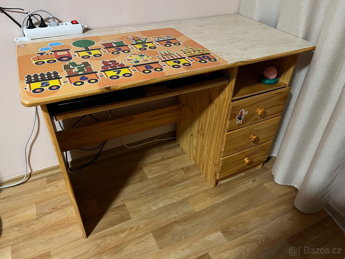 Psací stůl