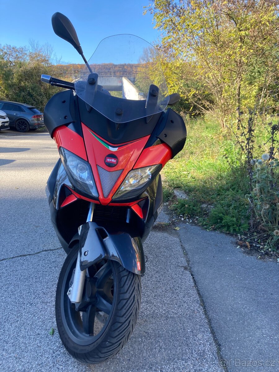 Aprilia SR Max 300