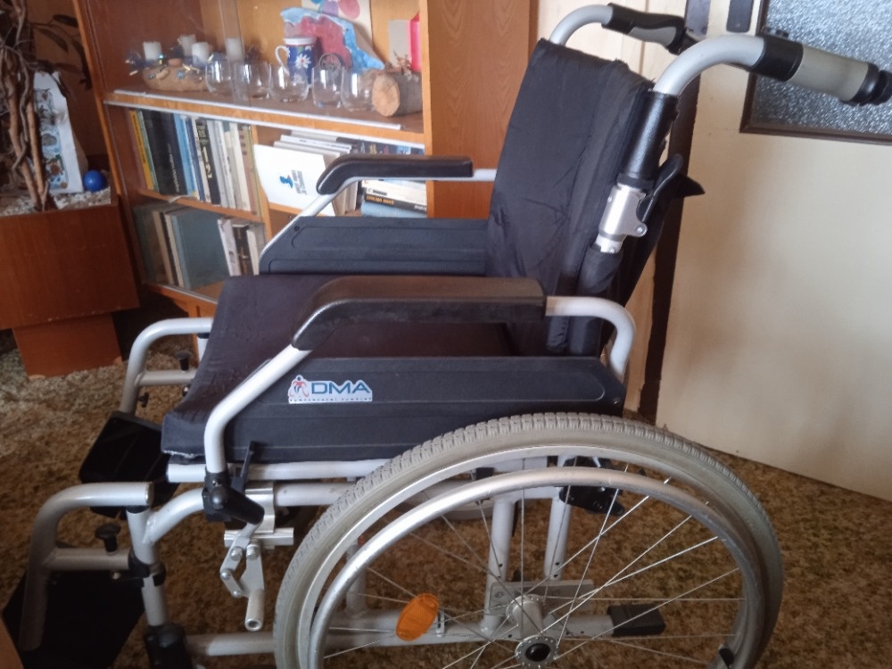 Invalidní vozík - skládací