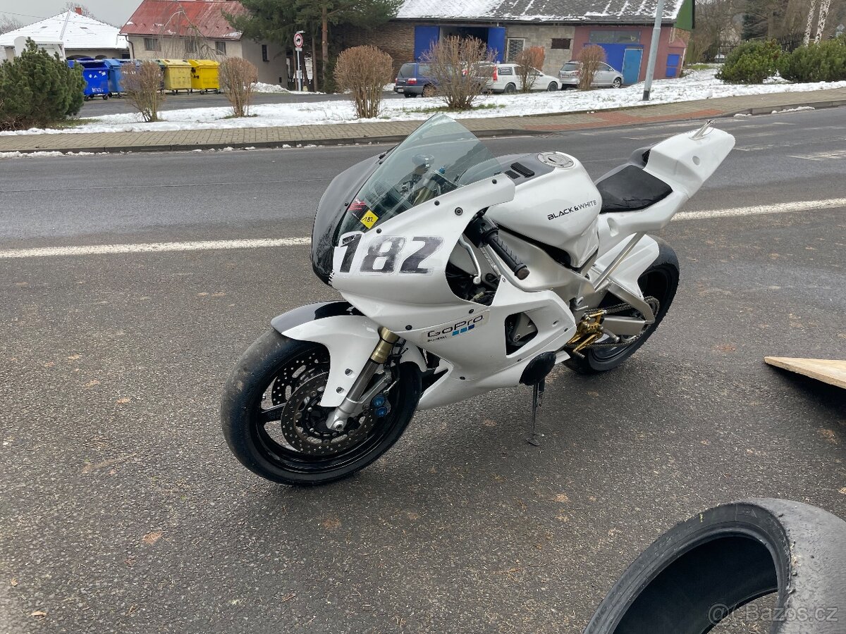 Suzuki rmz450,Honda 1000cbr ,yamaha r1 1000