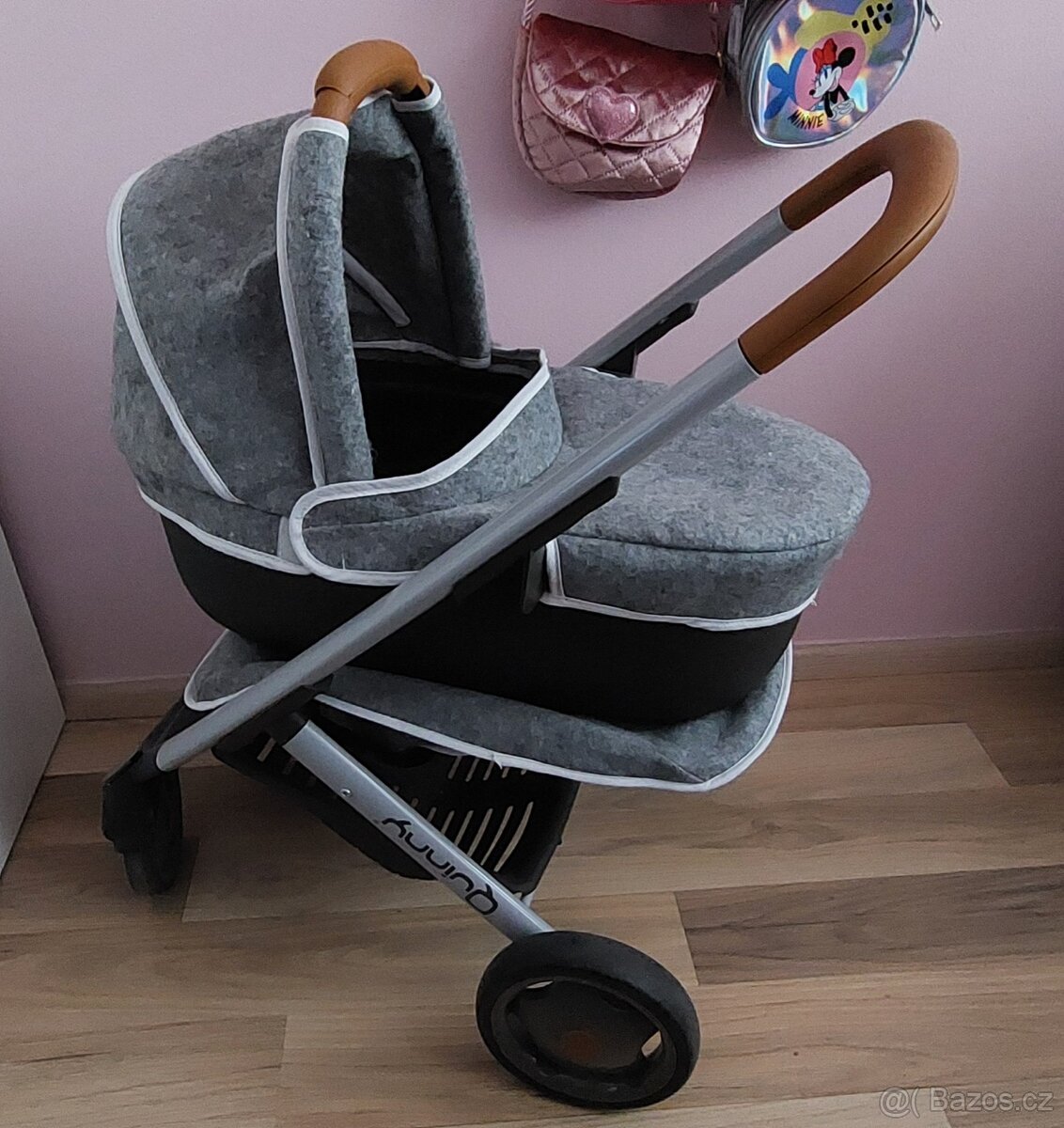 Praktický kombinovaný kočárek pro panenky do velikosti 42 cm