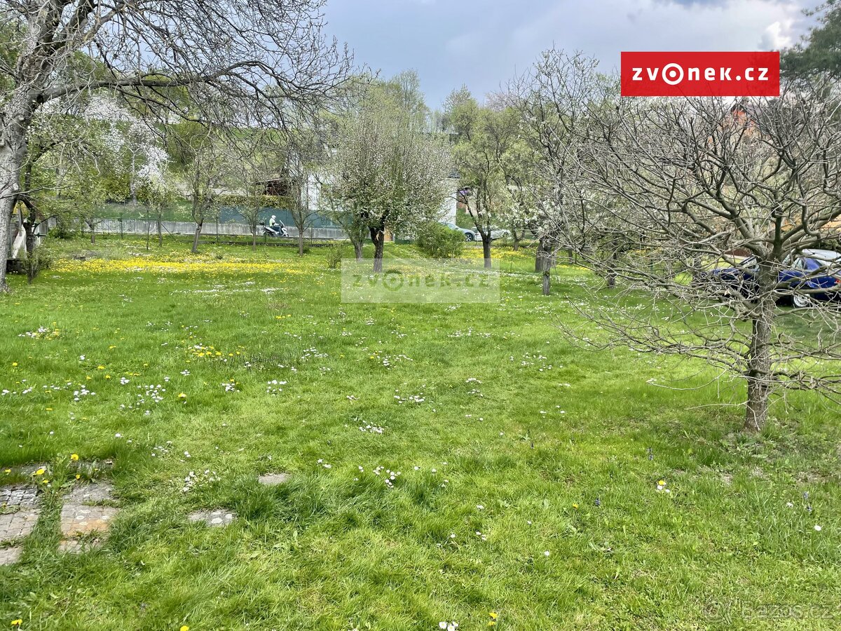 Stavební pozemek Zlín - Lužkovice, s chatou.