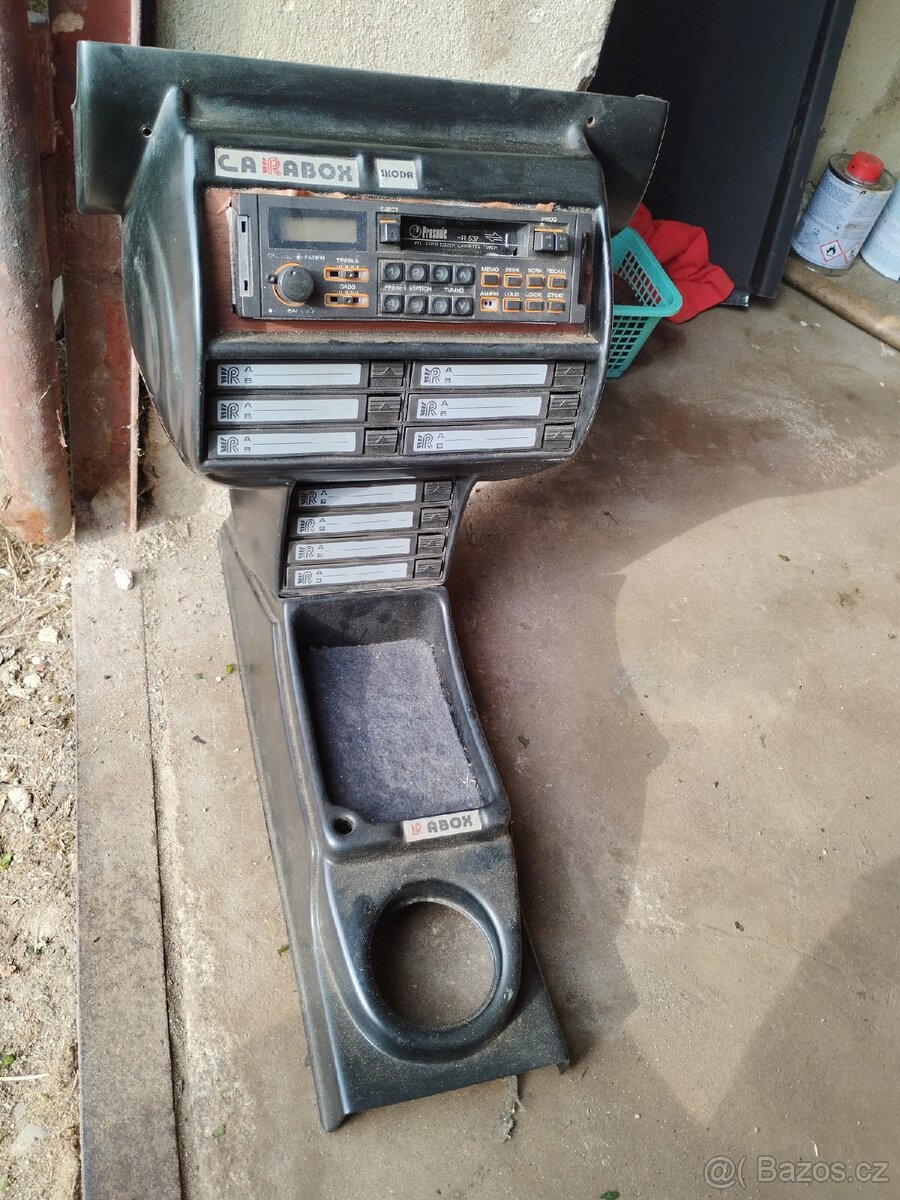 Škoda 105/120/125 střed panel z rádiem Funkční