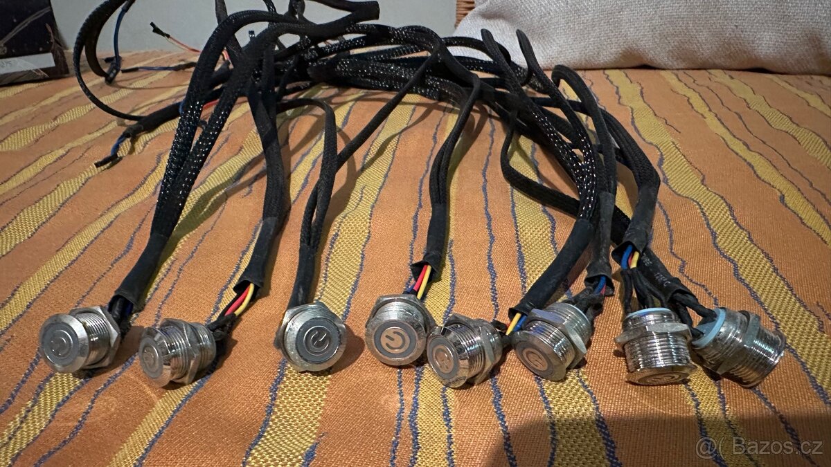 Kovové podsvícené tlačítko Power s modrým LED – více kusů