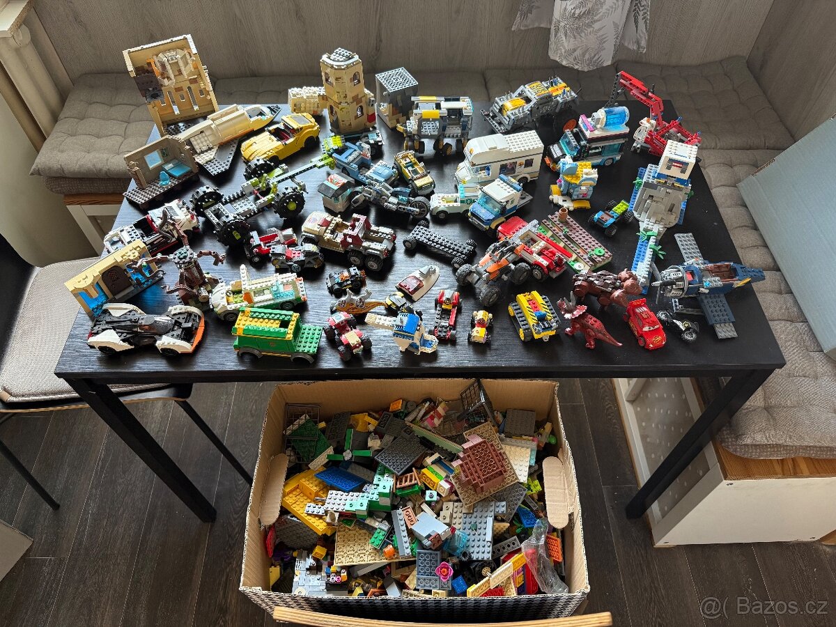 Konvolut lego dílky auta letadla aj