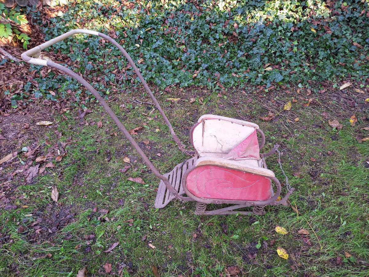 Starožitný kočárek