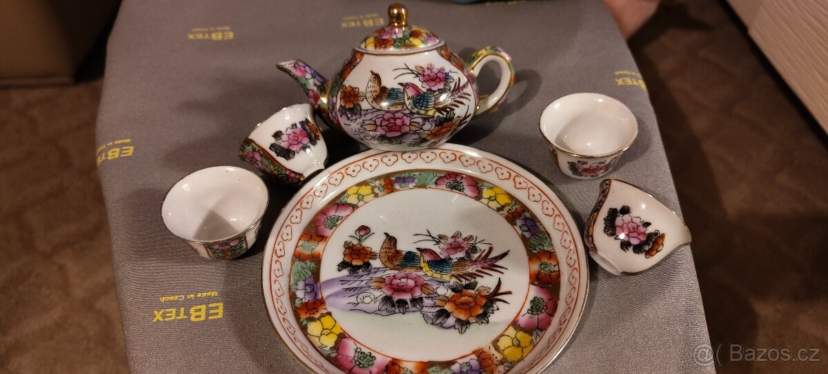 Konvička s kalíšky/tácek