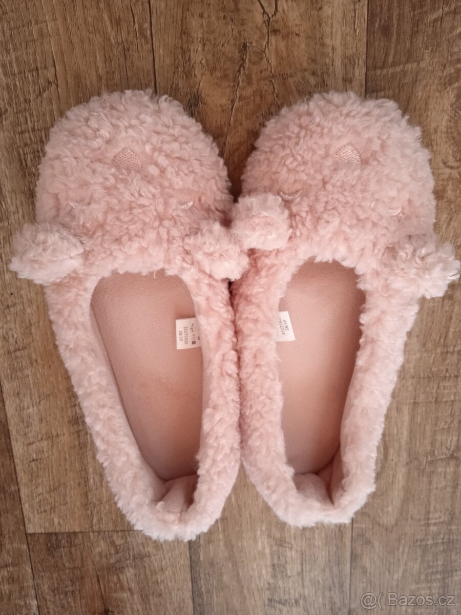 DÁMSKÉ DOMÁCÍ PAPUČE
