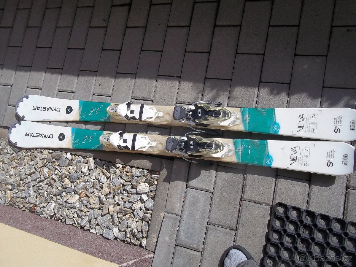 Dámské Carvingové lyže Dynastar 143 cm