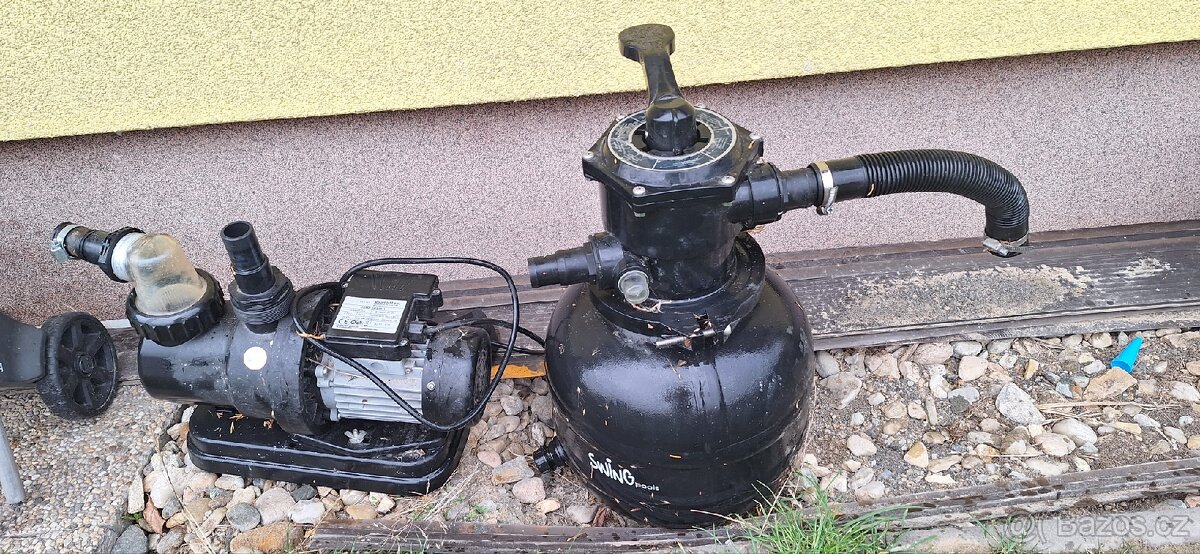 Bazénová filtrace a čerpadlo.