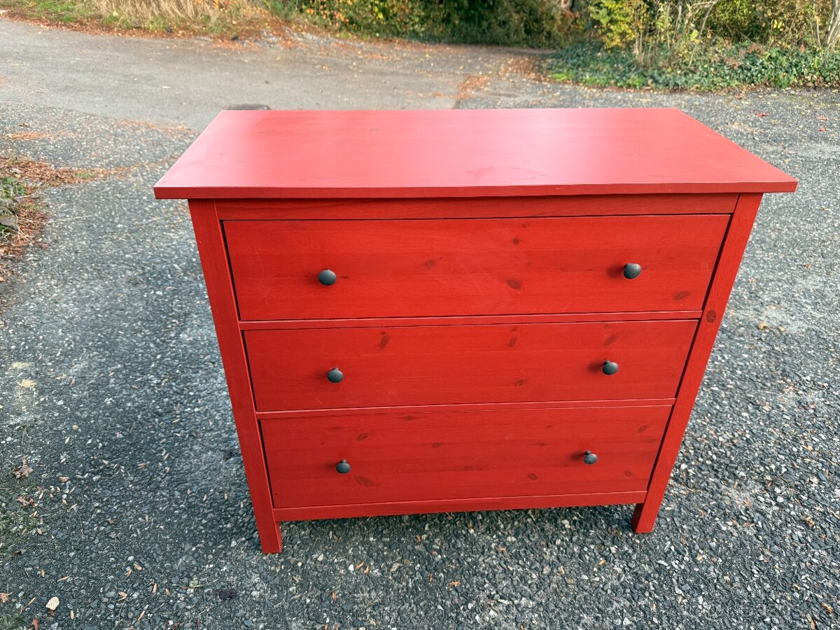 Komoda IKEA Hemnes se 3 zásuvkami - červená
